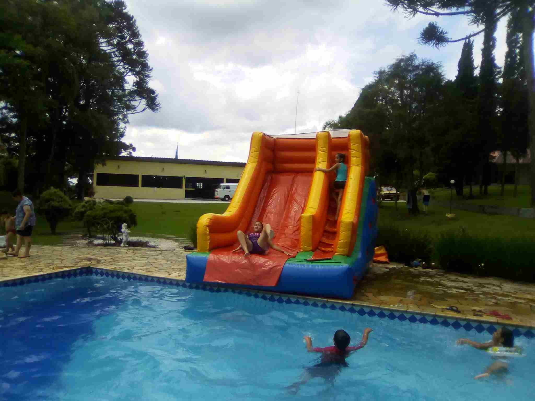 Toboga Slide (cai direto na piscina)